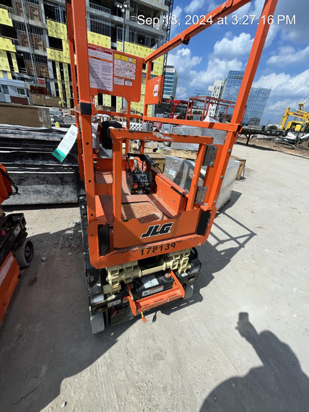 2021 JLG ES1330L