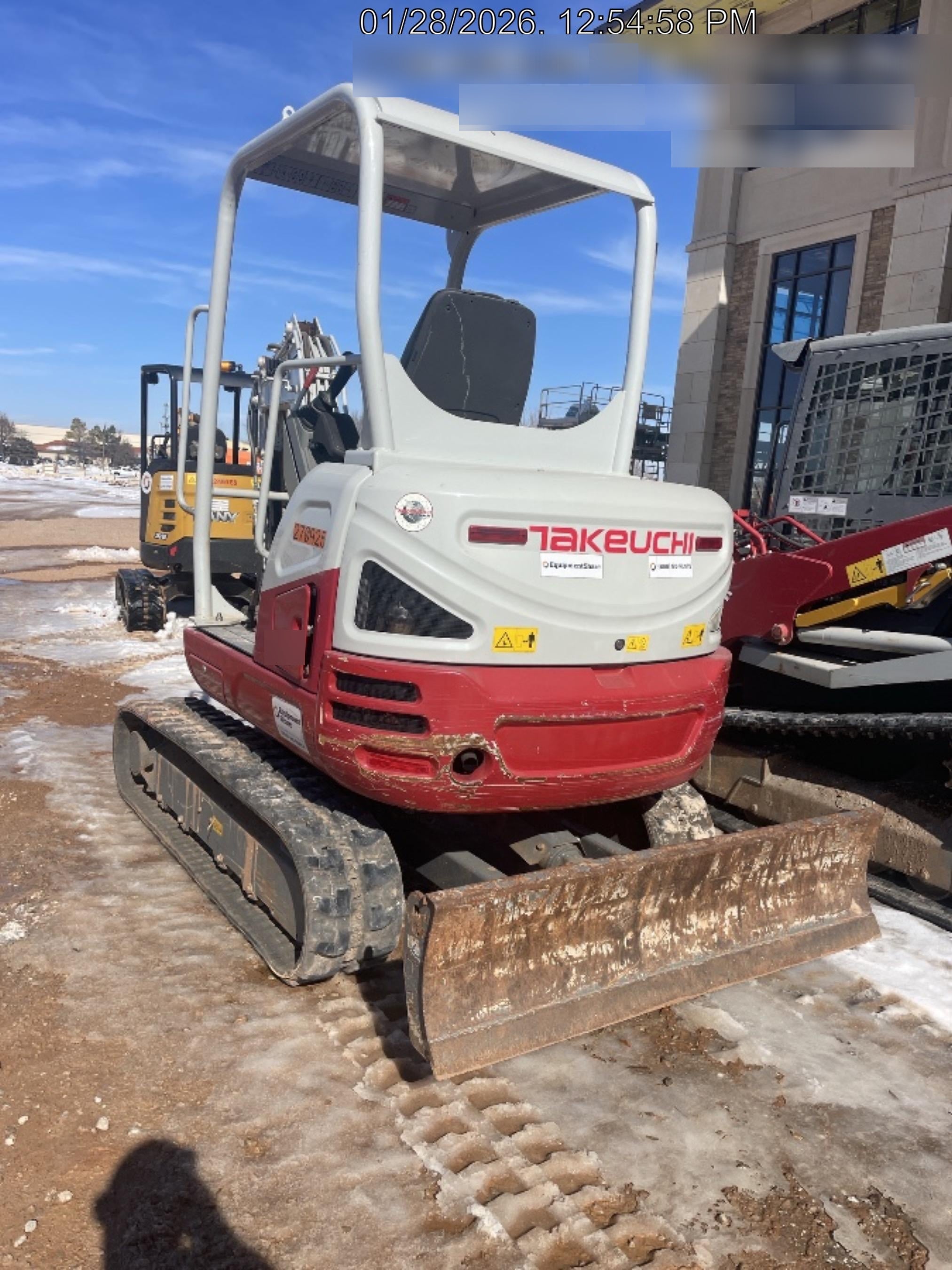 2022 TAKEUCHI TB235-2R