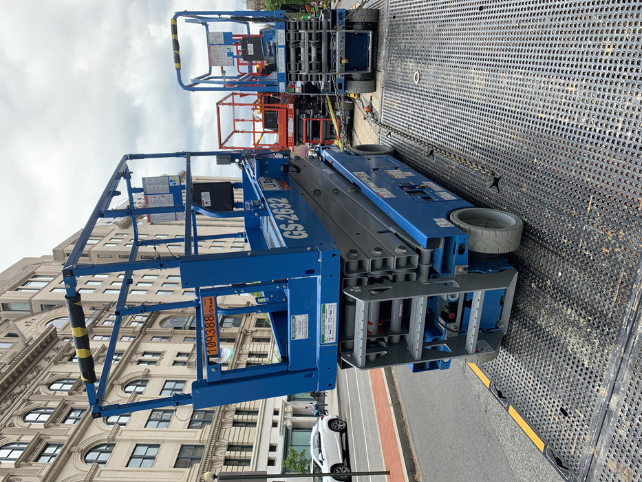 2020 Genie GS-2632 Solid NM Tires, Folding Rails with Half-Height Swing Gate, Beacon