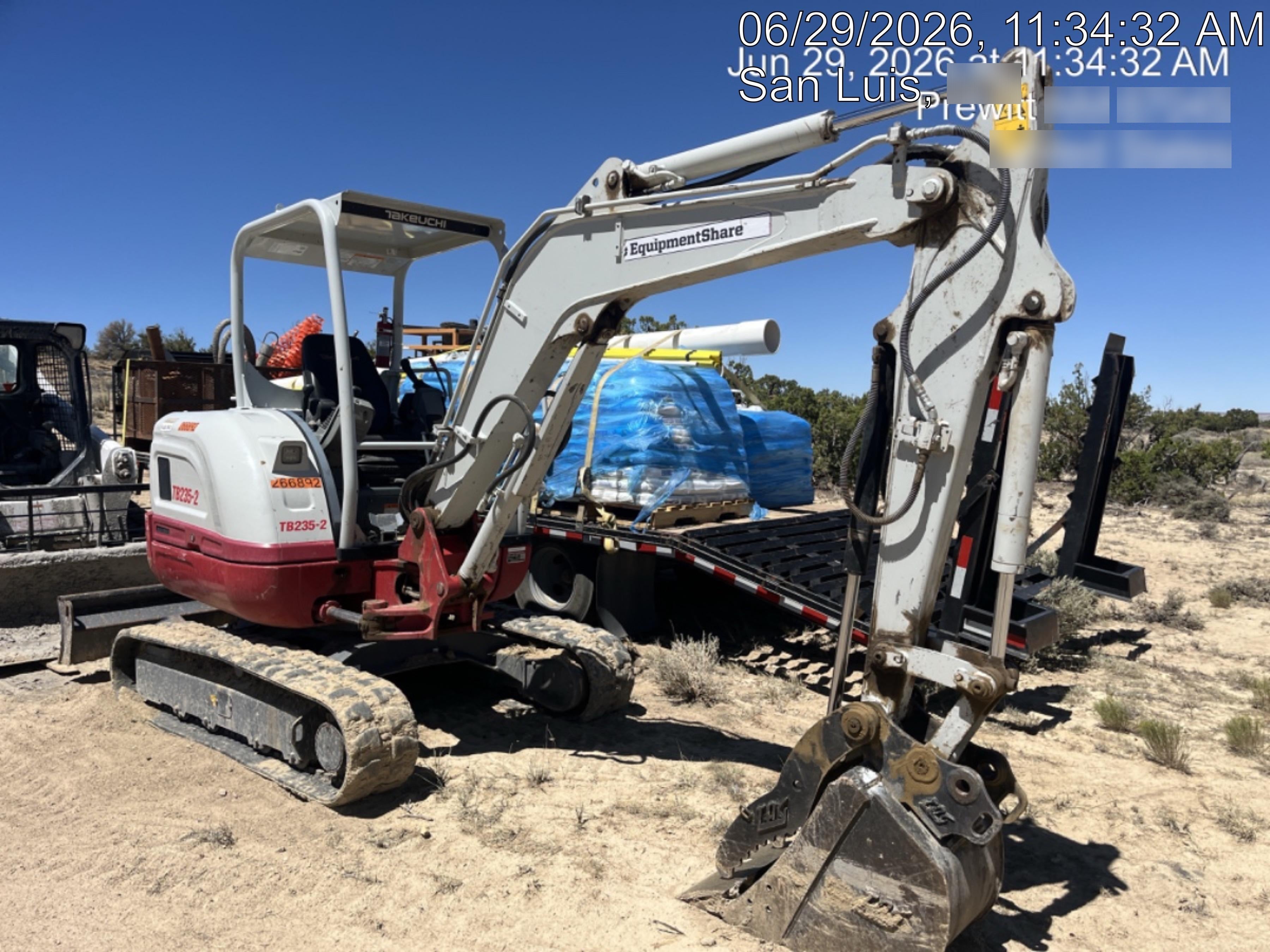 2022 TAKEUCHI TB235-2R
