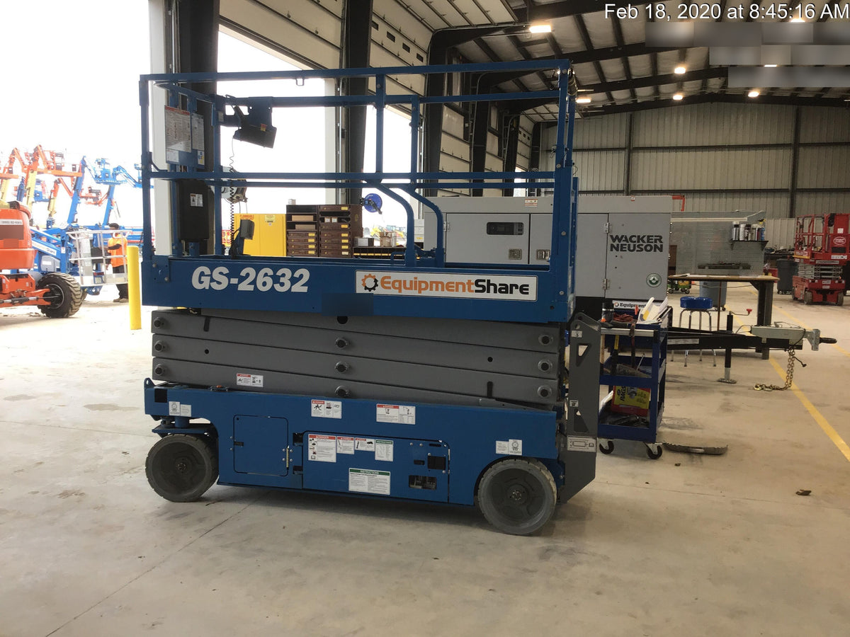 2019 Genie GS-2632 Folding rails with half height swing gate