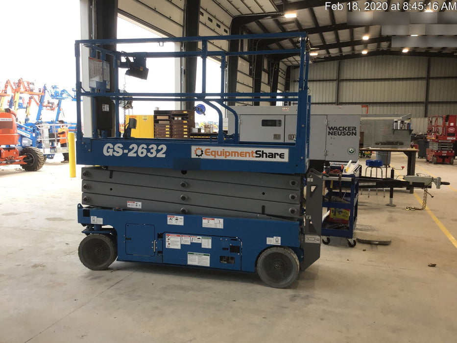 2019 Genie GS-2632 Folding rails with half height swing gate