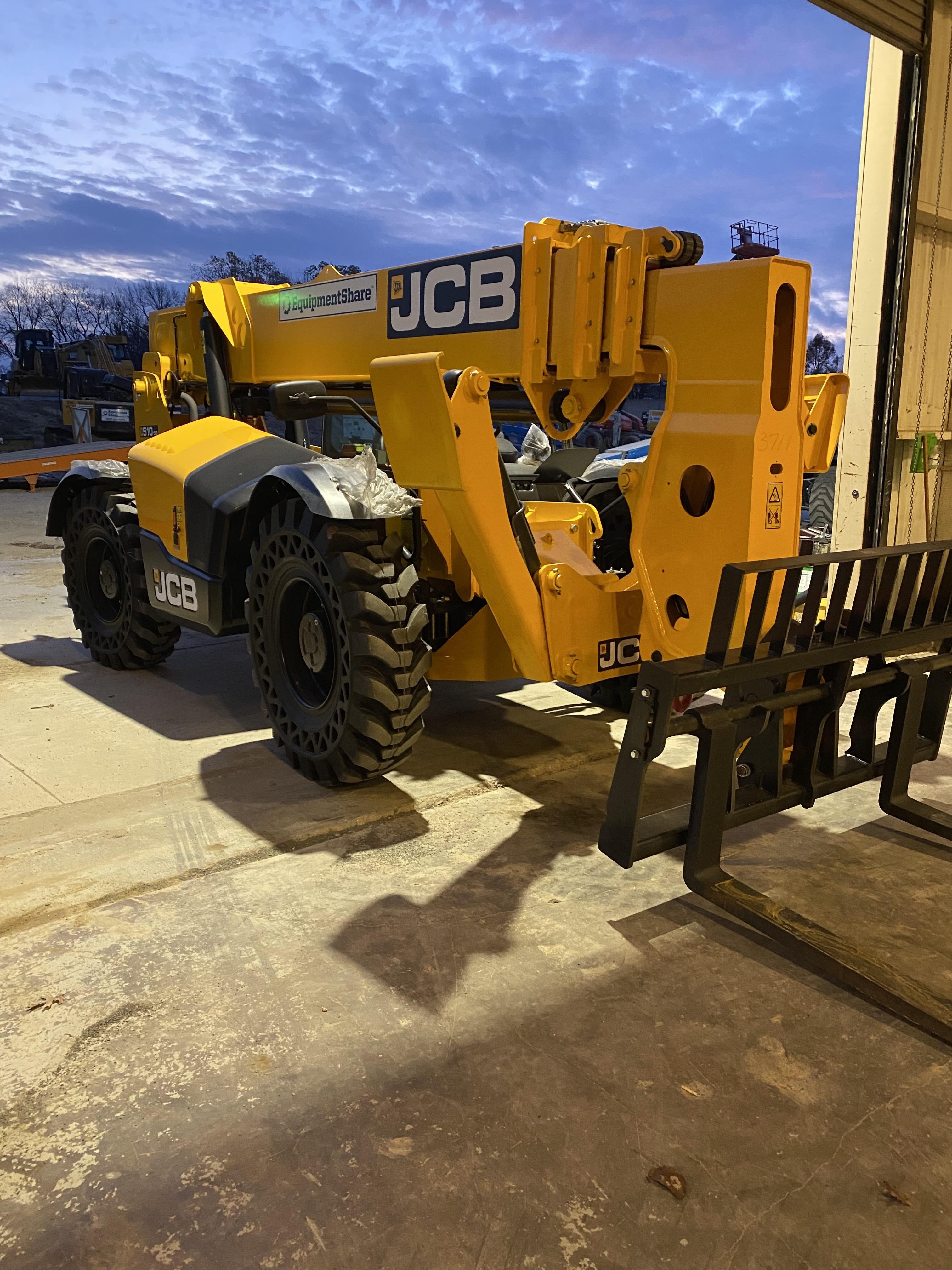 2022 JCB 510-56
