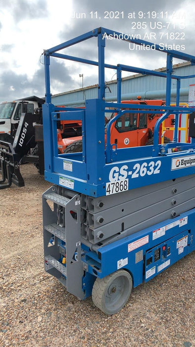 2019 Genie GS-2632 Folding rails with half height swing gate