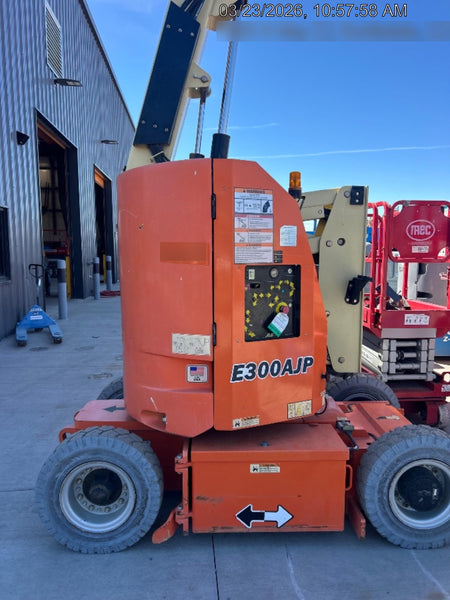 2019 JLG E300AJP