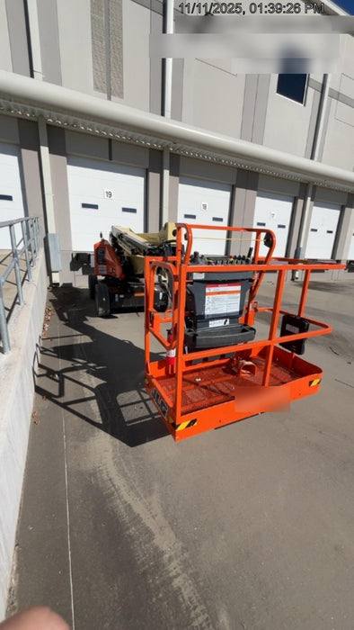 2025 JLG E450AJ
