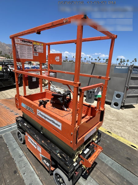 2021 JLG ES1330L