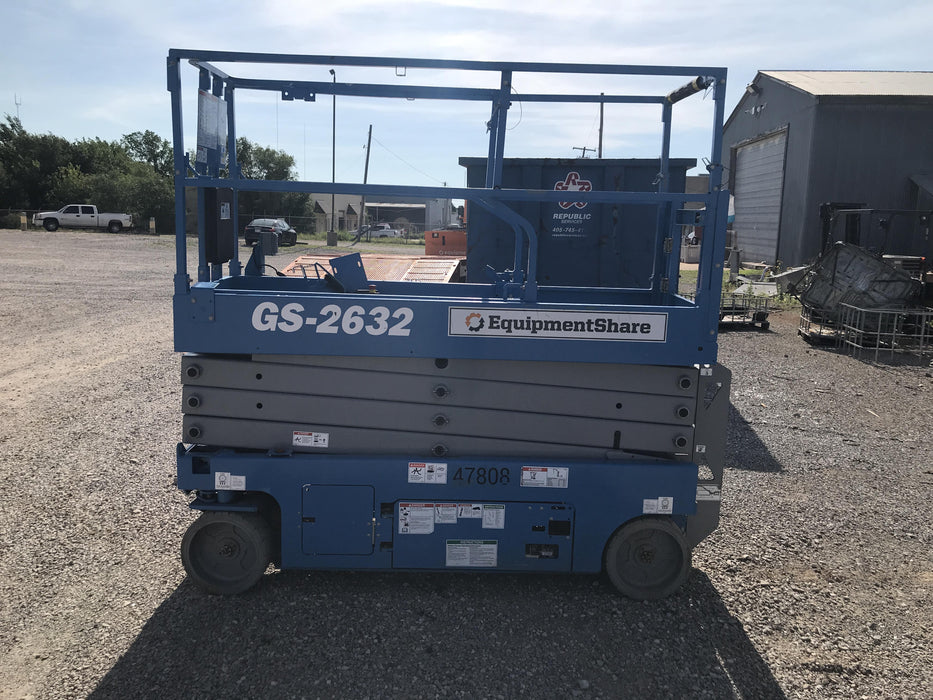 2019 Genie GS-2632 Folding rails with half height swing gate