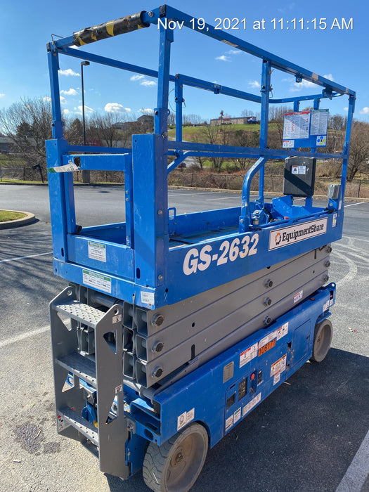 2020 Genie GS-2632 Solid NM Tires, Folding Rails with Half-Height Swing Gate, Beacon