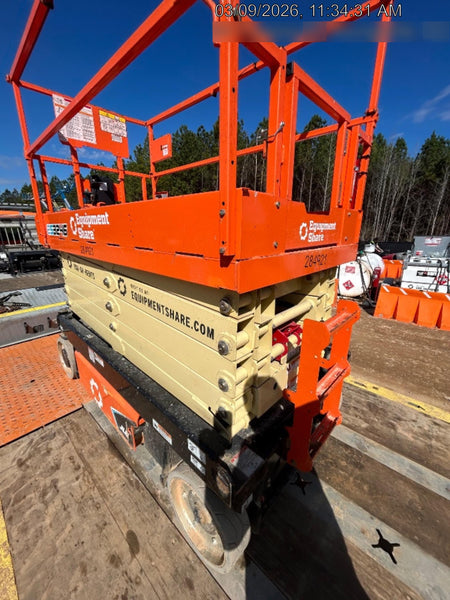2022 JLG ES3246