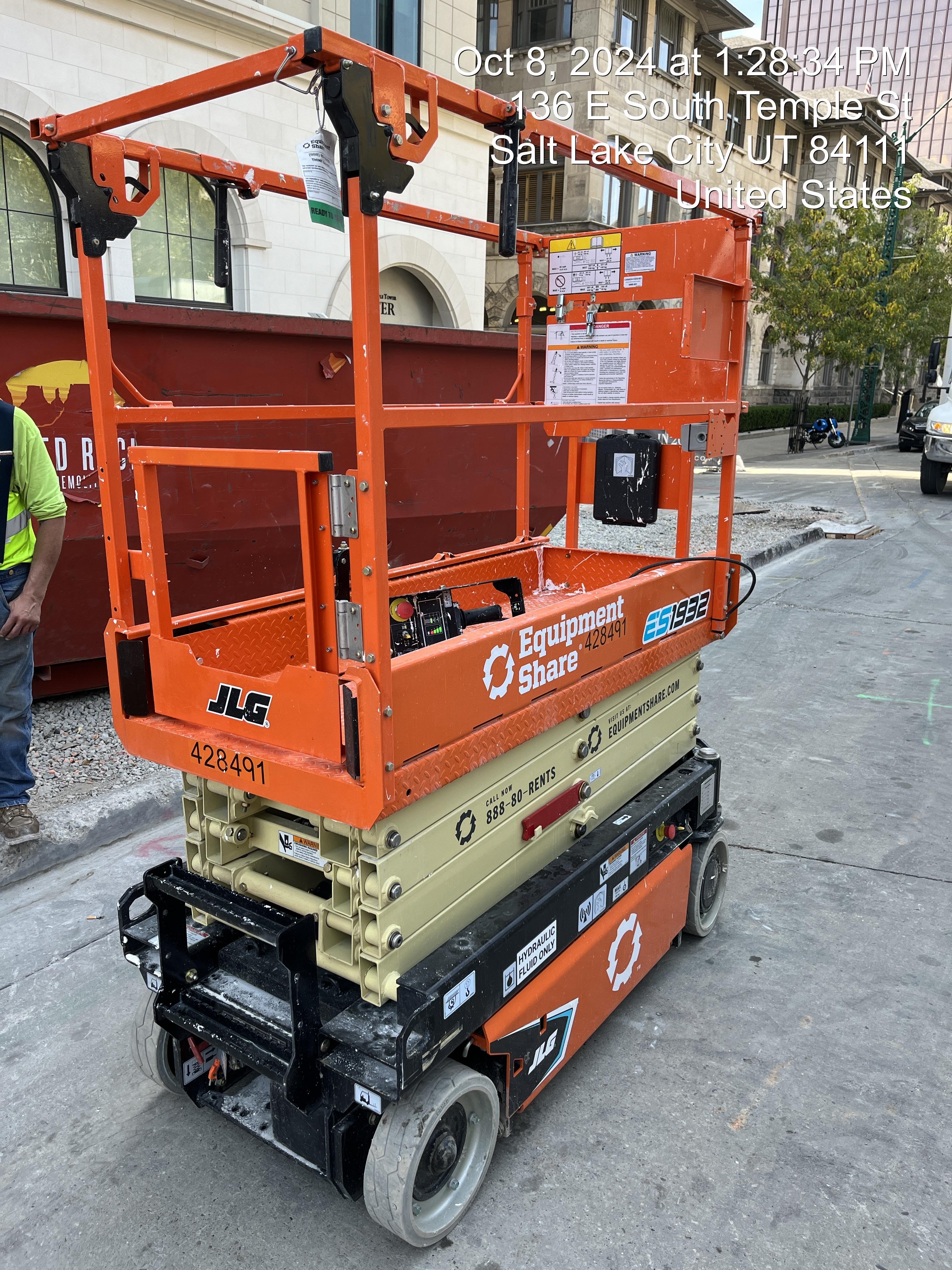 2024 JLG ES1932