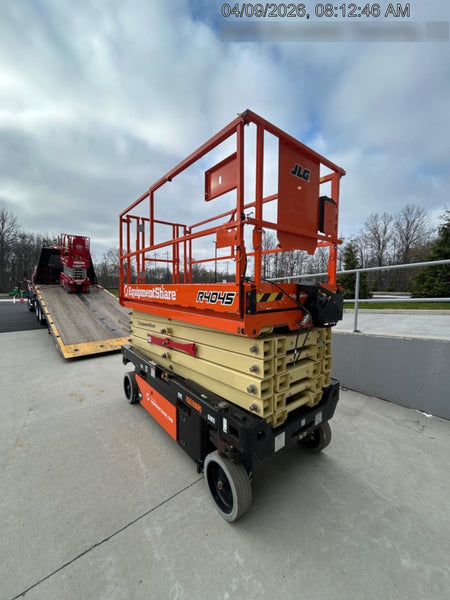 2023 JLG R4045
