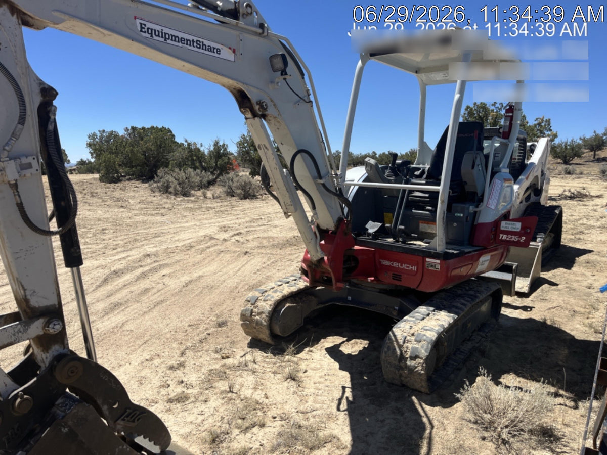 2022 TAKEUCHI TB235-2R