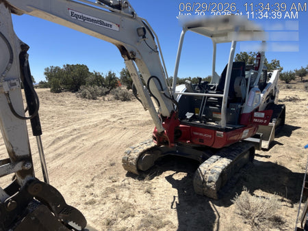 2022 TAKEUCHI TB235-2R