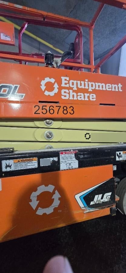 2022 JLG ES1330L