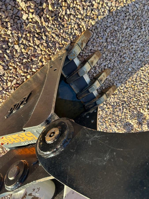 2025 TAKEUCHI 18" HD Bucket - Takeuchi