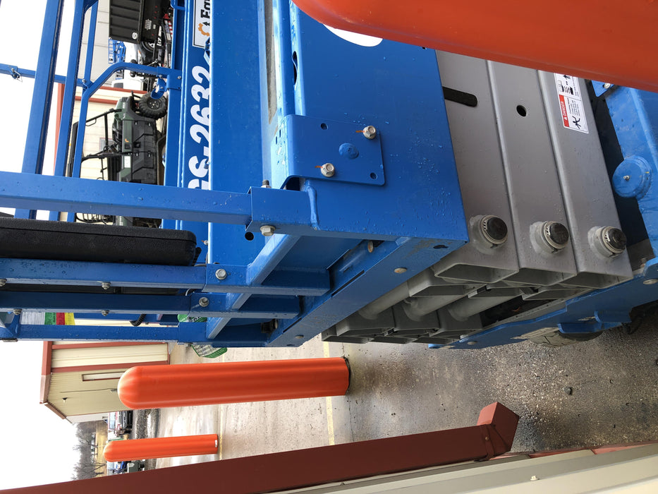 2019 Genie GS-2632 Folding rails with half height swing gate