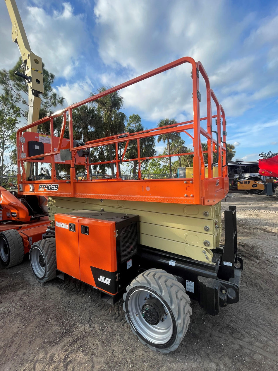 2022 JLG RT4069