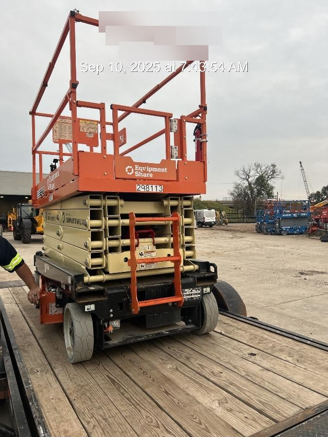 2023 JLG ES3246
