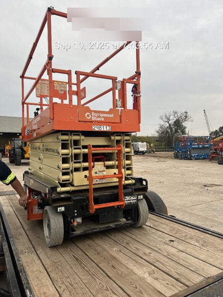 2023 JLG ES3246