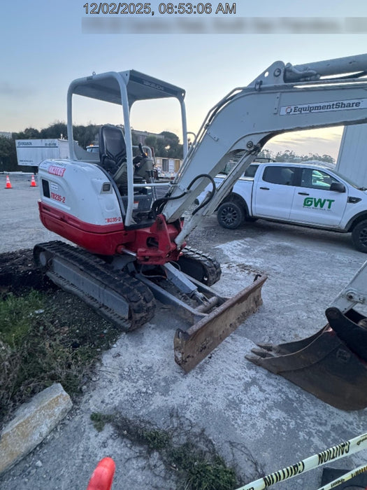 2021 TAKEUCHI TB235-2R