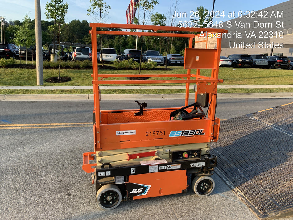2022 JLG ES1330L