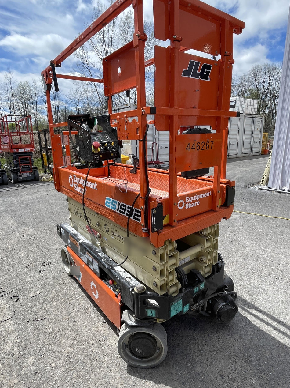 2024 JLG ES1932