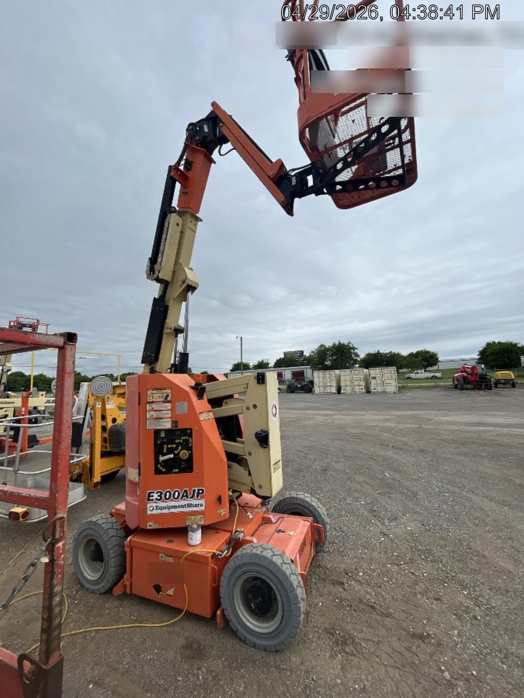 2018 JLG E300AJP