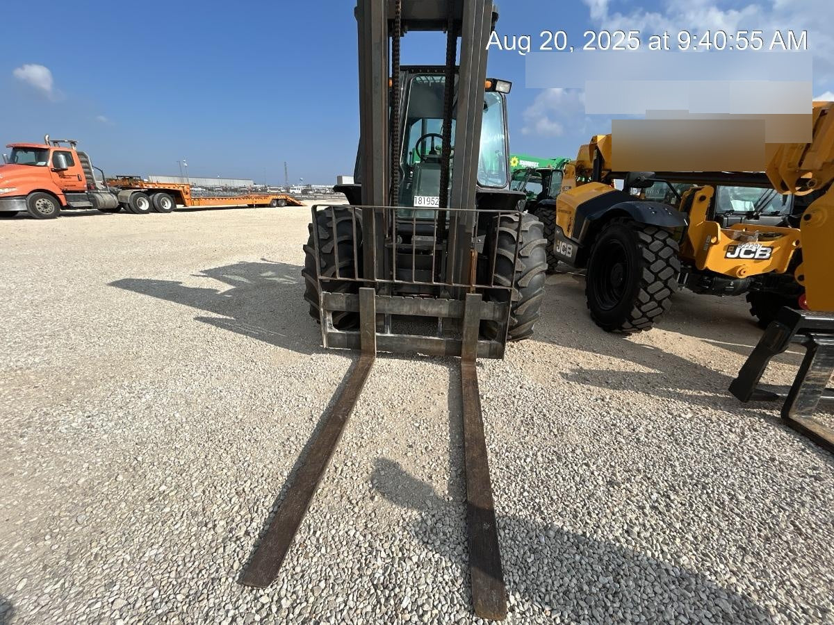 2021 CASE 588H