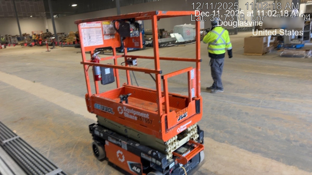 2022 JLG ES1330L