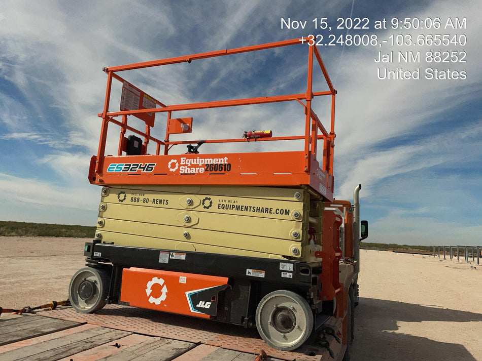 2022 JLG ES3246