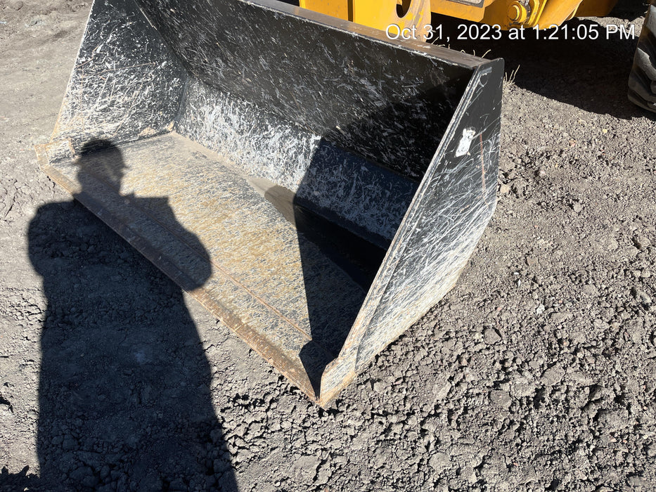 2016 SKYTRAK 70" Bucket, Telehandler 6k-7k