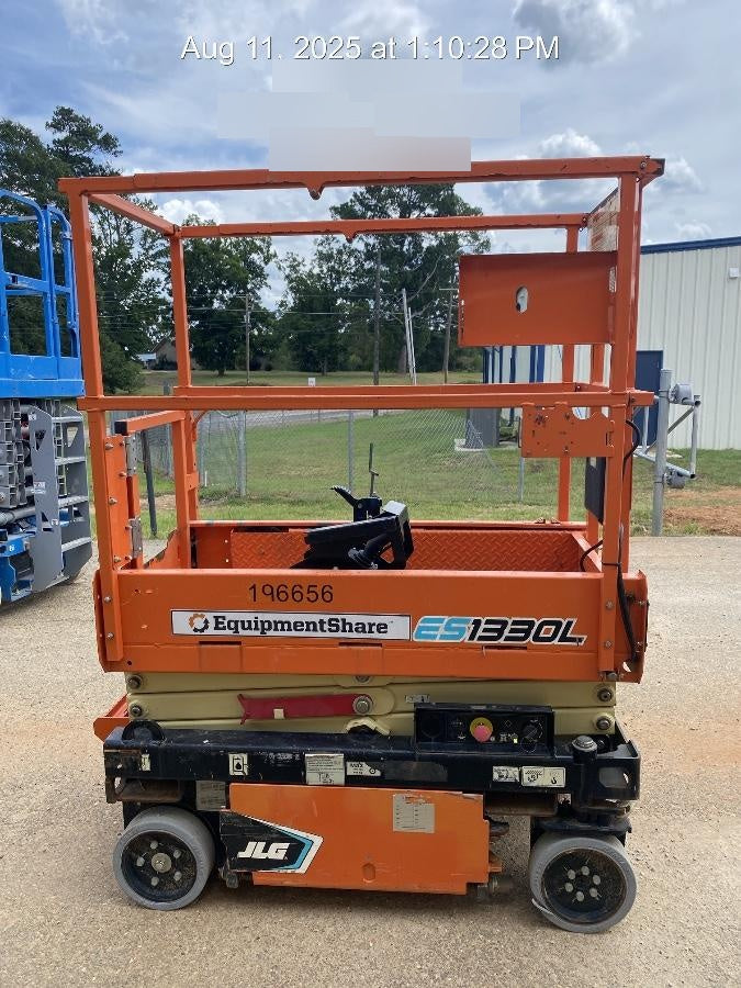 2021 JLG ES1330L