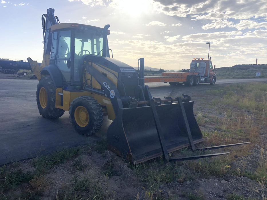 2019 John Deere 410L 4WD, CAB/HVAC, Standard Dipperstick, ISO Controls, Rear Aux Hydraulics, Manual QC w/1.5 Yd Bucket w/Forks, 24" Bucket