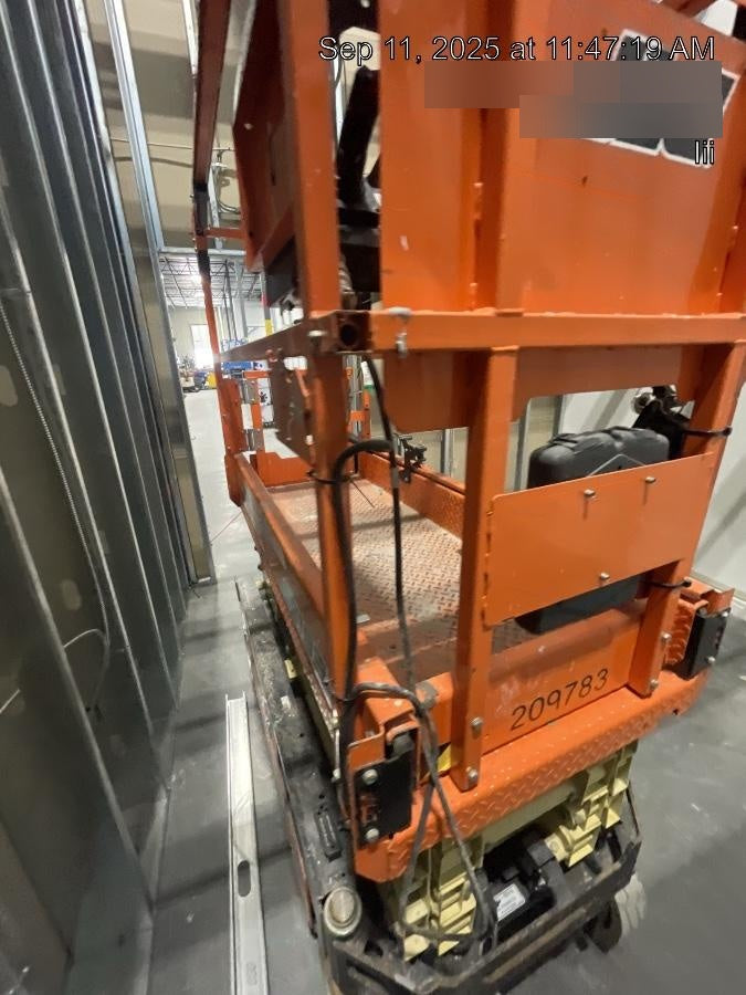 2022 JLG ES1932
