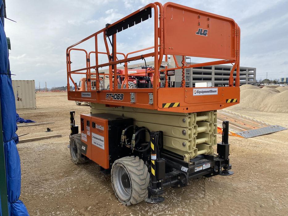 2021 JLG RT4069