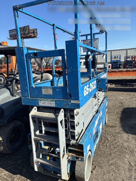 2019 Genie GS-2632 Folding rails with half height swing gate