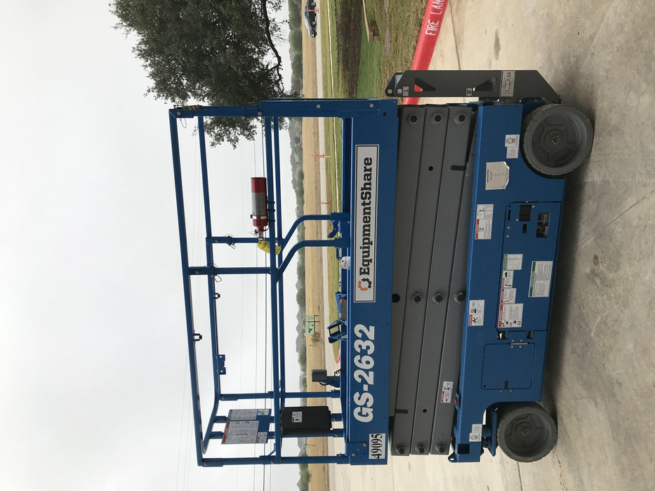 2019 Genie GS-2632 Folding rails with half height swing gate