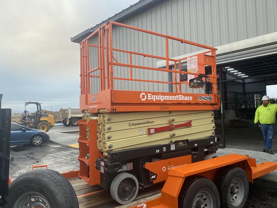 2022 JLG R4045
