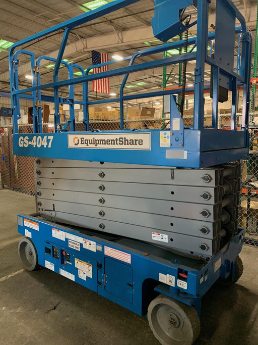2019 Genie GS-4047 Folding rails with half height swing gate, 800W Inverter