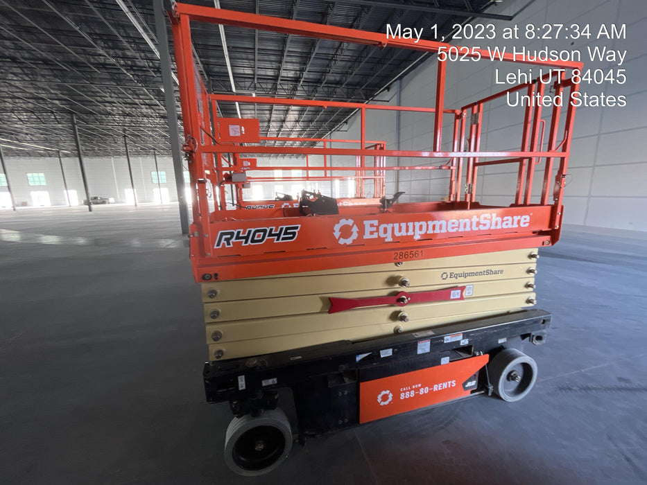 2022 JLG R4045