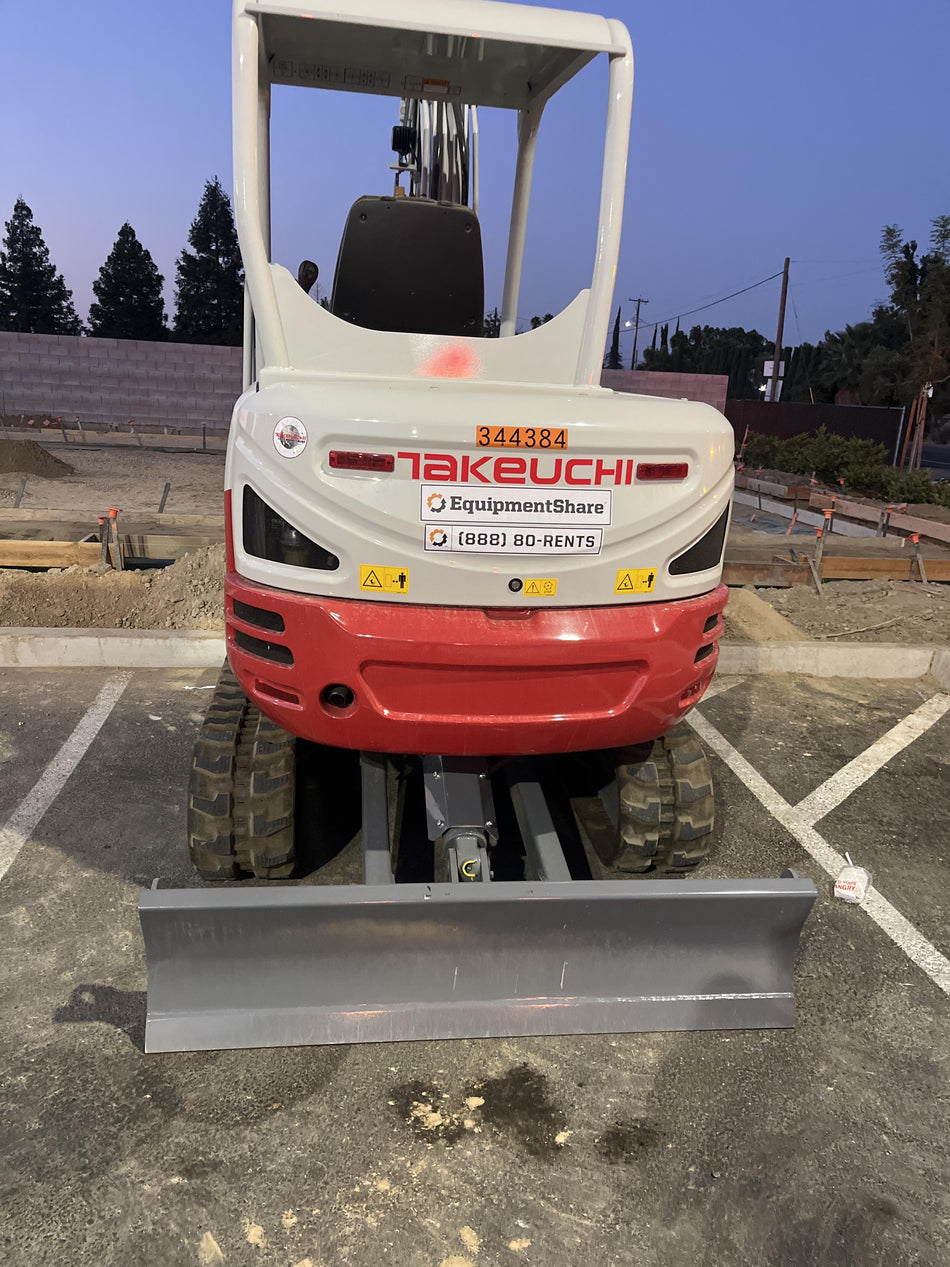2023 TAKEUCHI TB235-2R