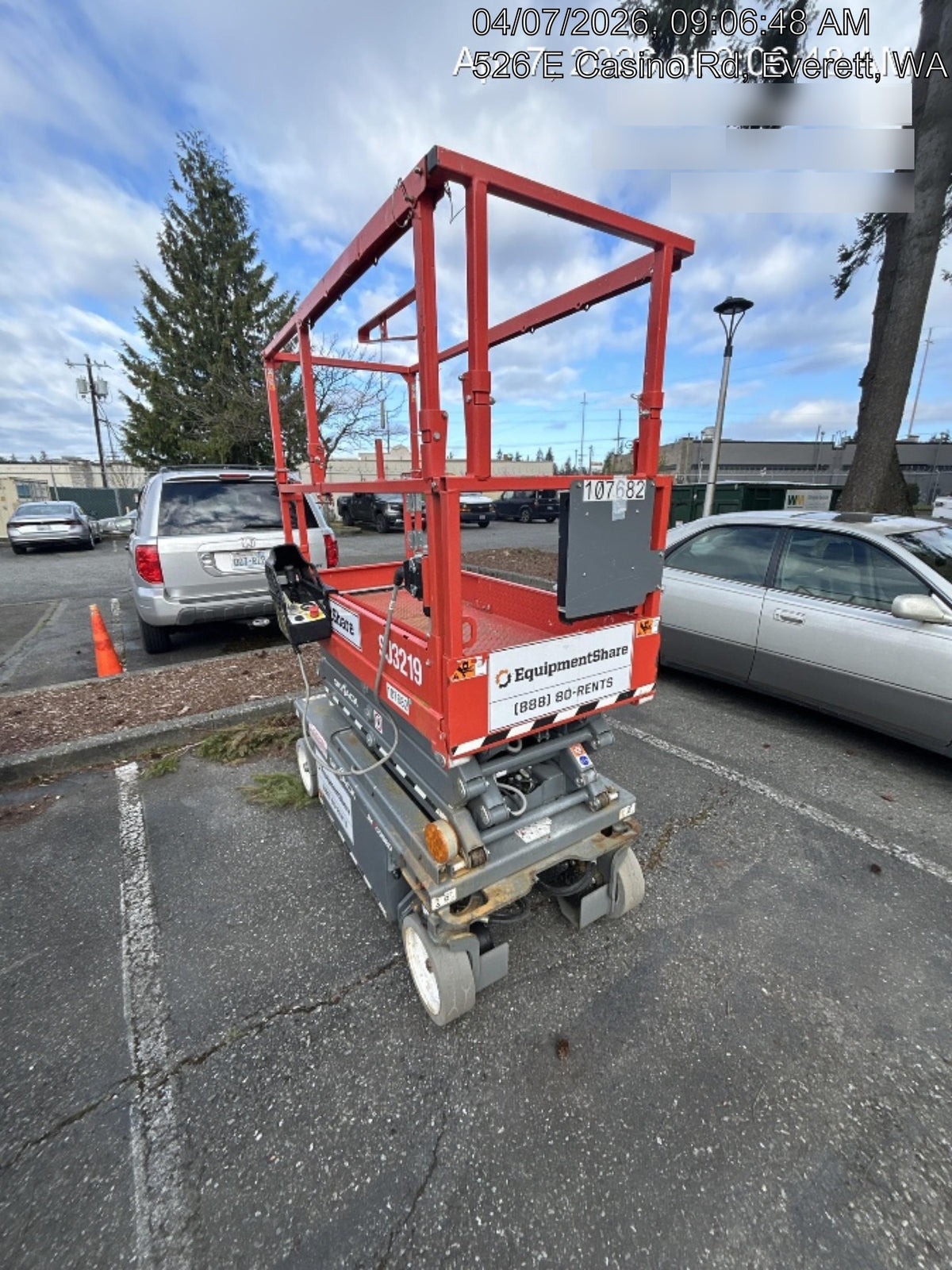 2020 Skyjack SJIII-3219 Solid NM Tires, Half height spring hinged entry gate, Dual Beacons, 800W Inverter