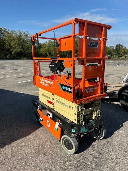 2025 JLG ES1932