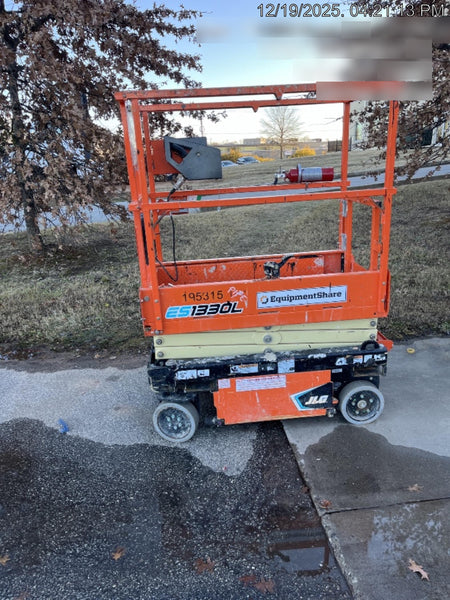 2021 JLG ES1330L
