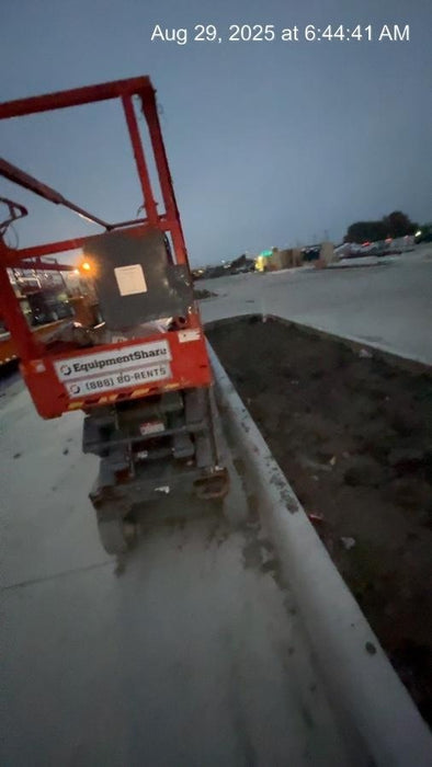 2018 Skyjack SJIII-3226 Skyjack SJIII3226 Scissor Lift w/Trojan Batteries