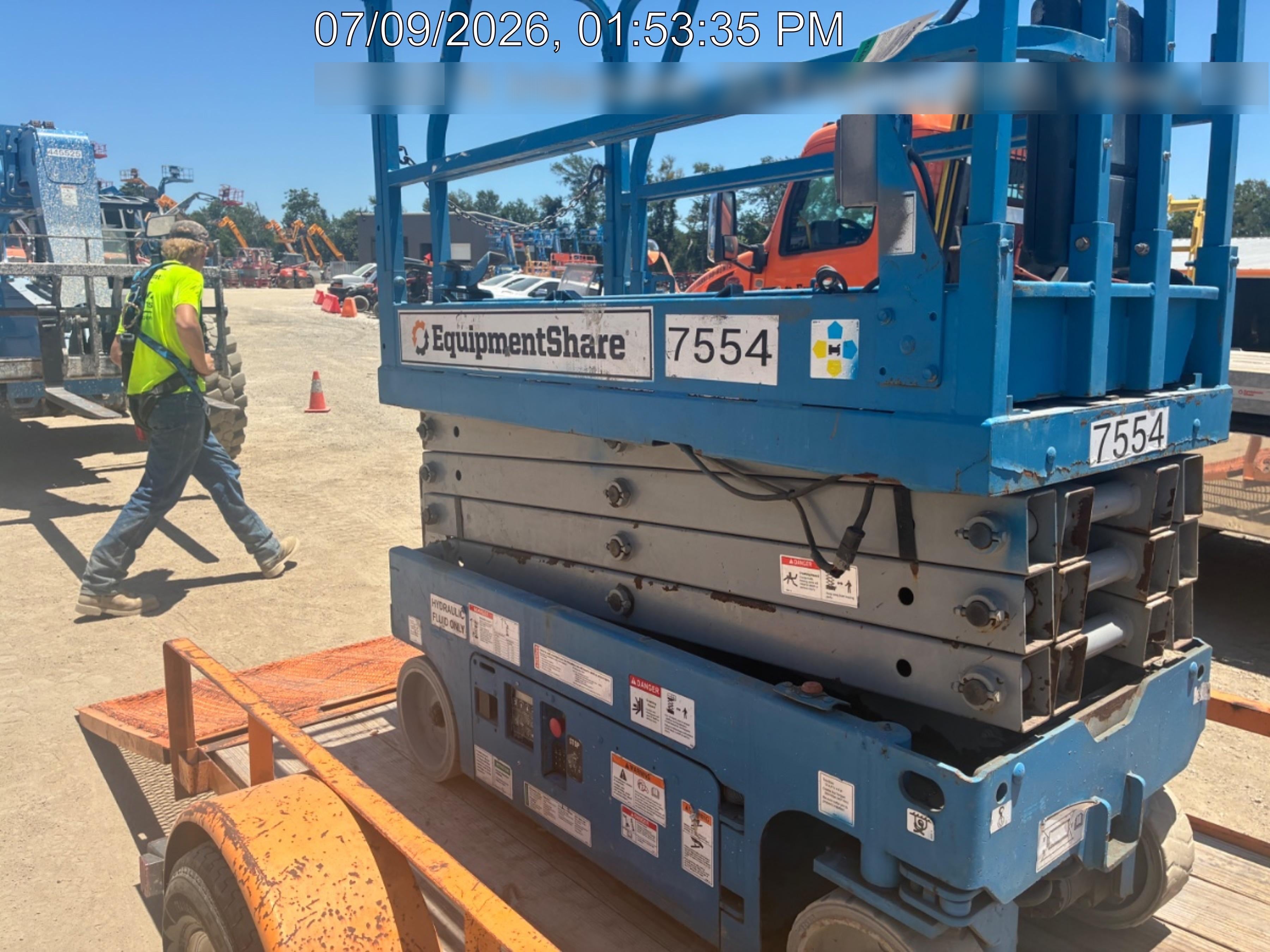 2017 Genie GS-1930 Genie GS-1930 Lift w/Fixed Rail and Chain Entry