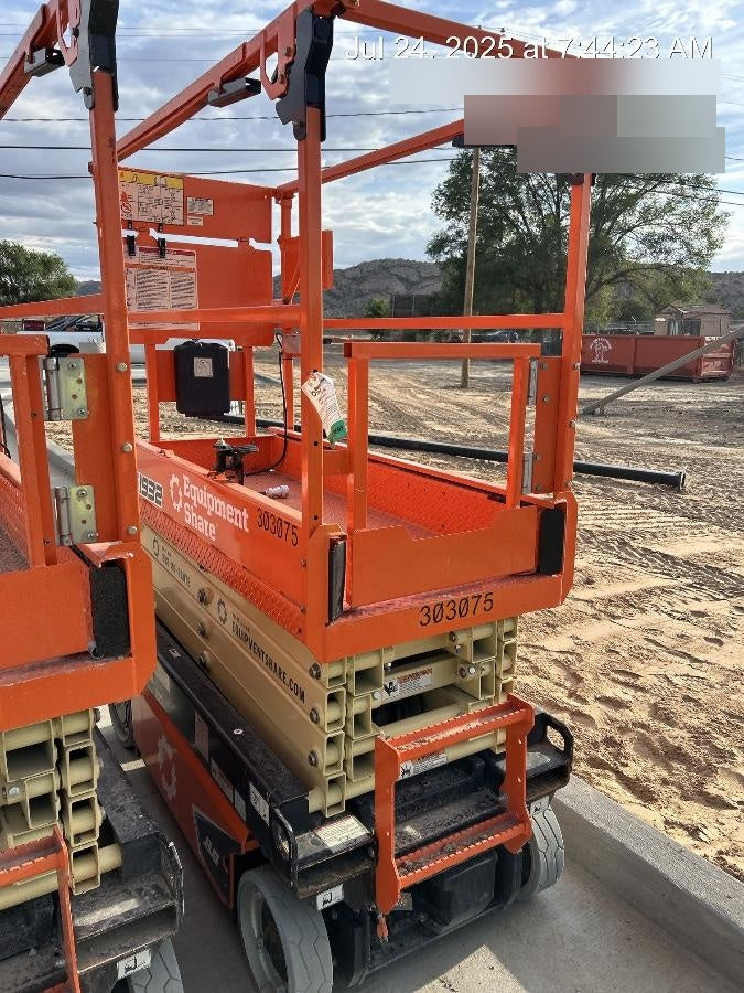 2022 JLG ES1932