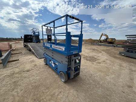 2023 GENIE GS-2632
