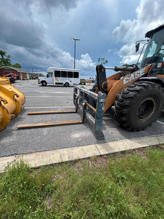 2018 Case 521G CLOSED CAB, JRB 416 STYLE HYD COUPLER